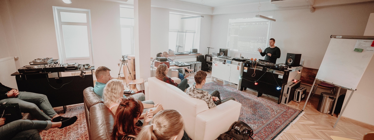 0930dae74d7f4aa190b2566bed60c435