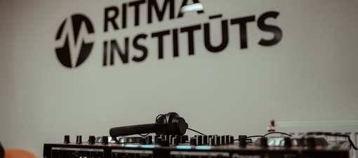 4281e59d28c649c18fcbb2d477125dd9