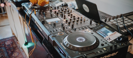 90ab04af87dc4147a64a5b40d9ecf7f1